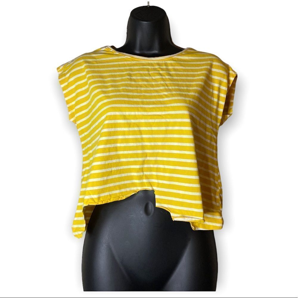 COPPER Key Yellow Striped Aesthetically Front Cut Short Sleeve T-Shirt